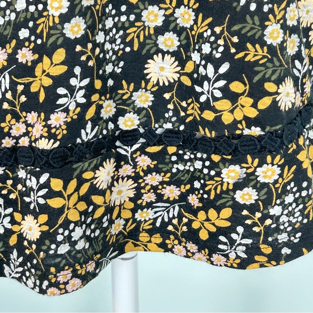Lucky Brand Floral Split Neck with Crochet Trim Sleeveless Top - Picture 3 of 11